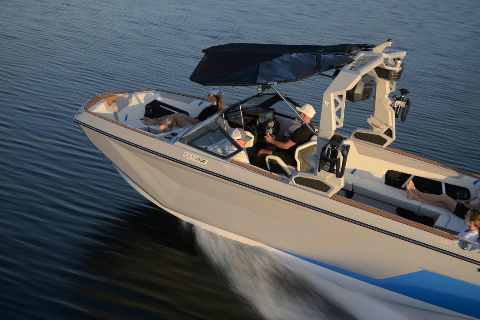 NAUTIQUE GS24 2025 - סטרים יאכטות 