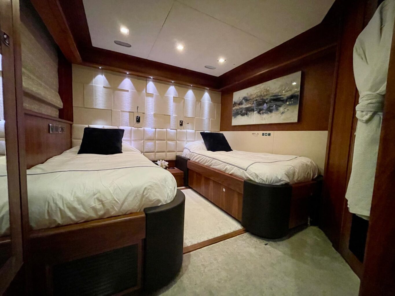 2012 SUNSEEKER 30M - Stream Yachts 