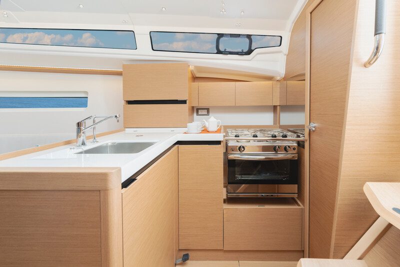 JEANNEAU SUN ODYSSEY 350 - Stream Yachts 